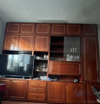 Zachovalá obývací stěna