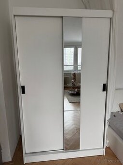 Šatní skříň bílá 120x201cm