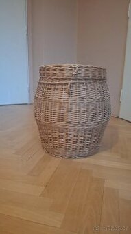 Proutěný koš (na prádlo)