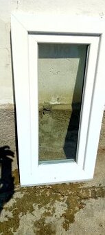 Okno plastové 50 x 100 cm, doprava