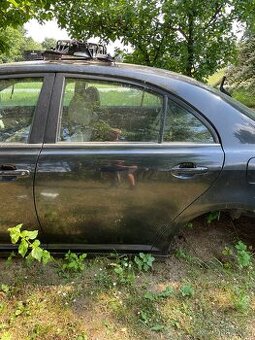 toyota avensis 2007 sedan dveře