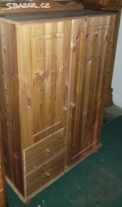Celo masivní komoda vysoká