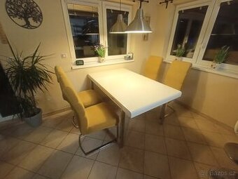 kuchyňský stůl a židle - kompletní sestava