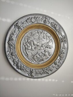 Stará plastika, slitina talíře na zeď. Výroba ČSSR.