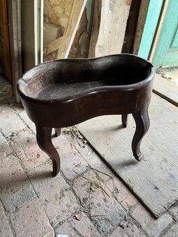 Starožitná taburetka/ dřevěná žardiniéra