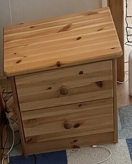 Noční stolek, masiv borovice