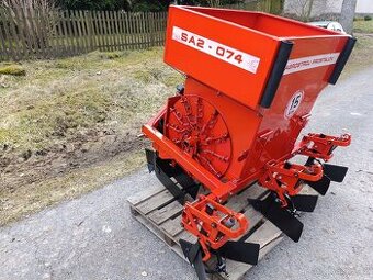 Nový sazeč brambor SA2-074