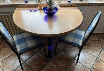 Kuchyňský stůl + 2 židle