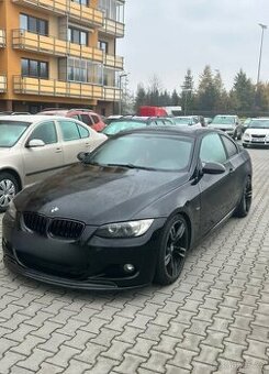 Lipo spoiler pod nárazník na BMW E92 E93 - Černý Lesk