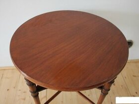 kulatý dřevěný dýhovaný stolek - 1