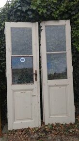 Staré dvoukřídlé dveře