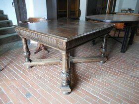 Starožitný vyřezávaný stůl historismus