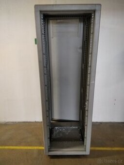 Rack datový rozvaděč