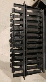 Vyvazovaci panel cable management do racku 2U - 1