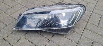 Škoda Superb 3 Levé přední xenonové světlo