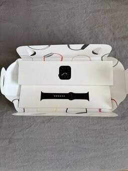 Apple Watch Series 5 44mm - černé