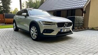 Prodám Volvo V60 cross country, nez.topení, odpočet DPH