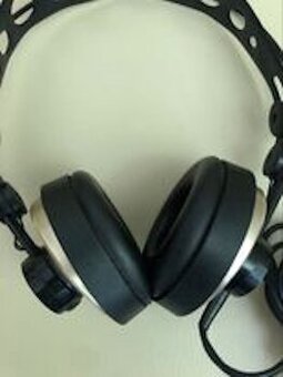 AKG K140