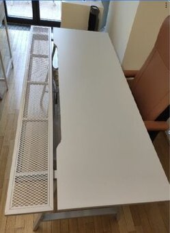 IKEA UTESPELARE Herní stůl světle šedý