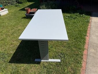 Pracovní stůl 140x68x77cm