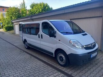 Opel Vivaro 2.5 CDTI 9 míst. klima