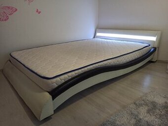 Postel 140x200 Led osvětlení