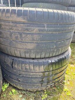 275/30 R20