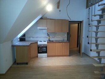 Pronájem Mezonetového Bytu 1+KK Červený Kostelec Větrník 809