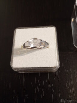 Stříbrný prsten s růženínem, punc, 925, 2,28 g
