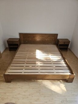 Masivní jasanová postel 180x200 + 2ks noční stolky