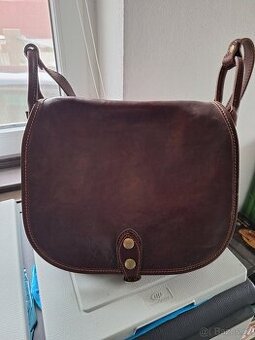 Kozena kabelka pres rameno