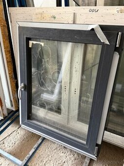 okno plastové 83x100 cm antr./antr 1-křídlé + klika 3-sklo 