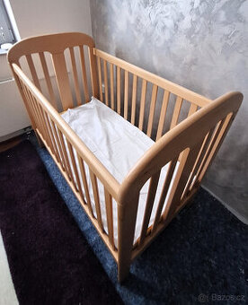 Dětská dřevěná postýlka