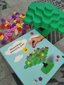 Společenská stolní vyvažovací hra - balanční strom