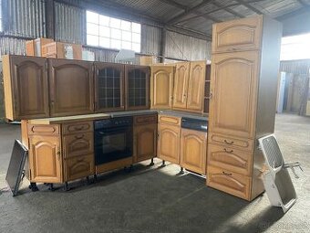 Kuchyň se spotřebiči – 310× 150 cm – skladem