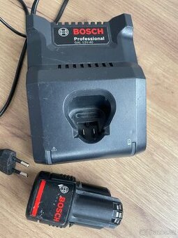 Bosch nabíječka + baterie