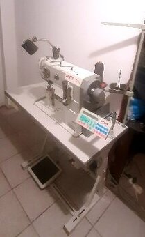 Průmyslový šicí stroj Pfaff na kůži