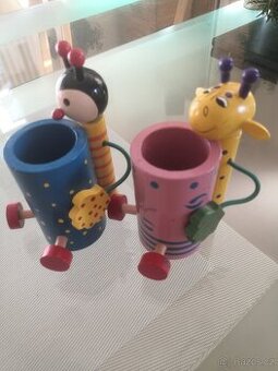 Dřevěné stojánky na tužky se zvířátky