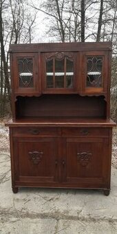 Starožitná masivní vitrína s vysunovací deskou