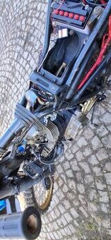 Prodám suzuki dr 600 nepojizdna