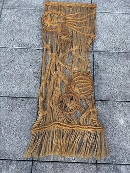 drhaná dekorace k zavěšení