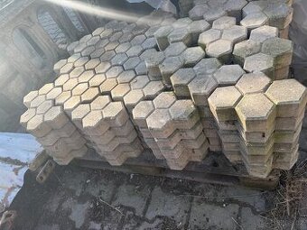 Zámková dlažba cca 6m2