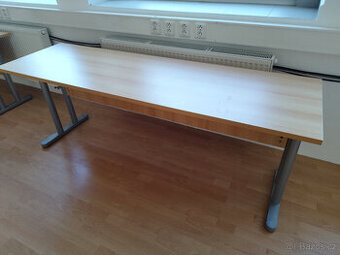 Zánovní velký kancelářský stůl sestavitelný