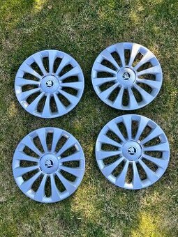 Originální poklice Škoda R15