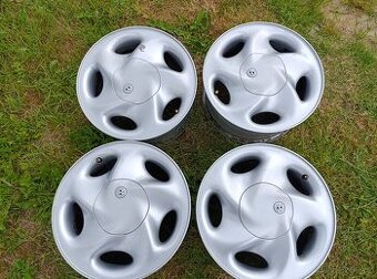 Prodám sadu originálních ALU disků R15 z Volkswagen Sharan
