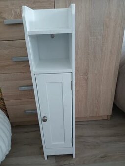 Úzká skříňka do koupelny