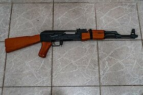 CYMA AK-47 cekolov - dřevo
