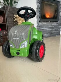 Dětský traktor Fendt - 1