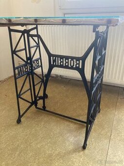 Stůl ze šicího stroje BOBBIN - 1