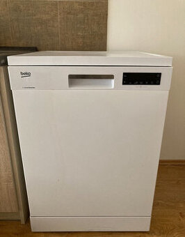 Myčka BEKO 60cm, 3 koše, samostojná